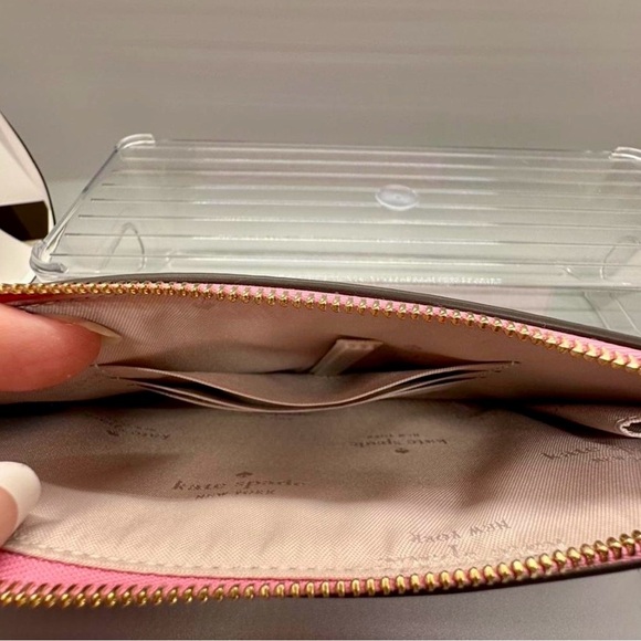 NWT Kate Spade New York Lucy Spade Flower Medium L-Zip Wristlet (Retail $179) - Picture 4 of 8